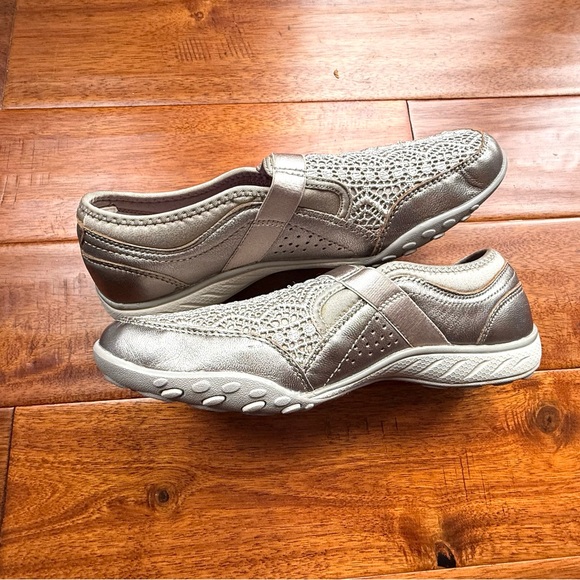 Skechers women’s 8.5 gold champagne slip-on shoes lace eyelet uppers - Picture 4 of 9